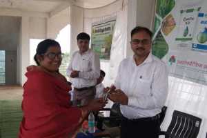 FPO, Distribution of fertilizer at Mahatma jyotibai fule farmer producer company limited, kati